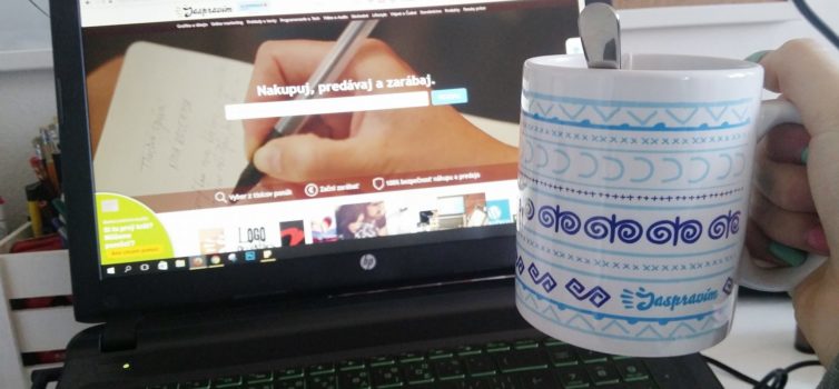 Co se děje "za zrcadlem"? Aneb na Jáudělám z druhé strany